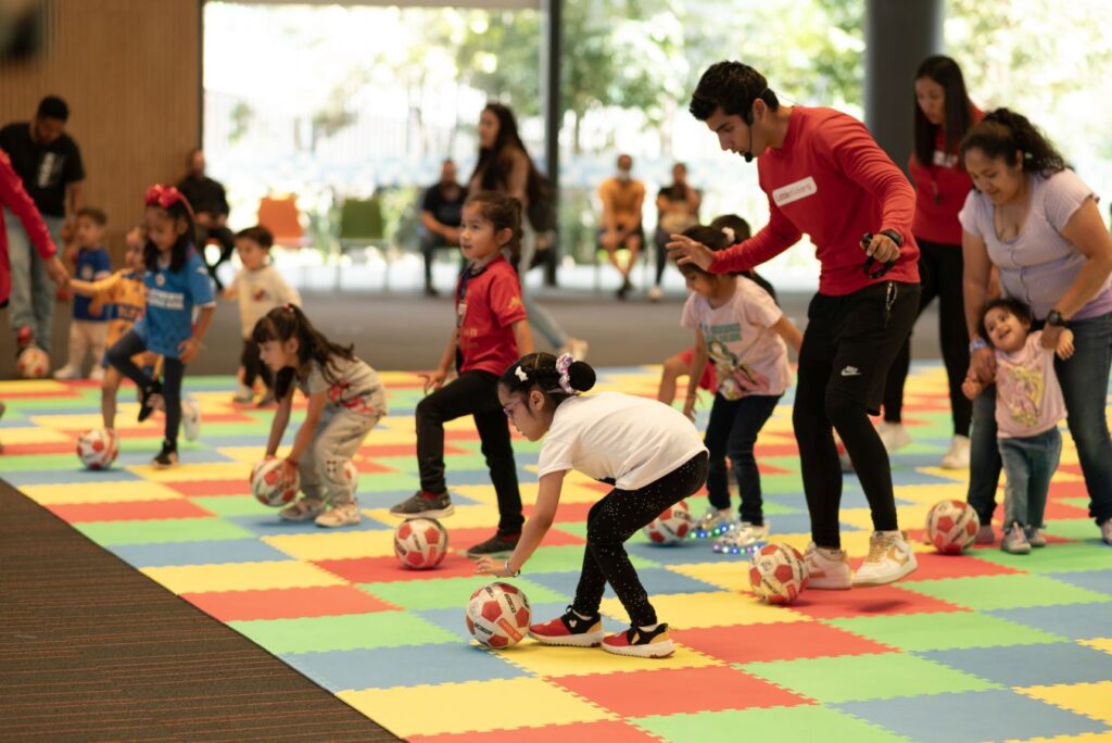 Escuela para padres en el Papalote Museo del Niño